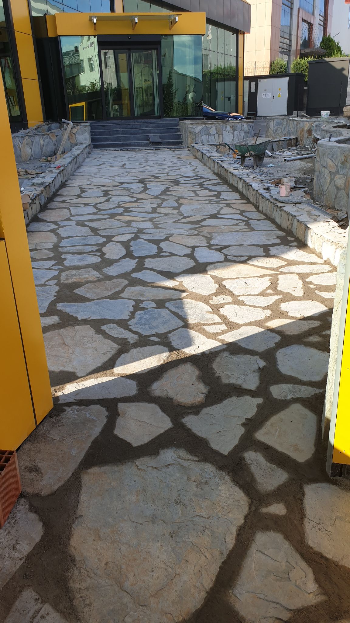 Kayrak taşı sert zemin uygulamamız