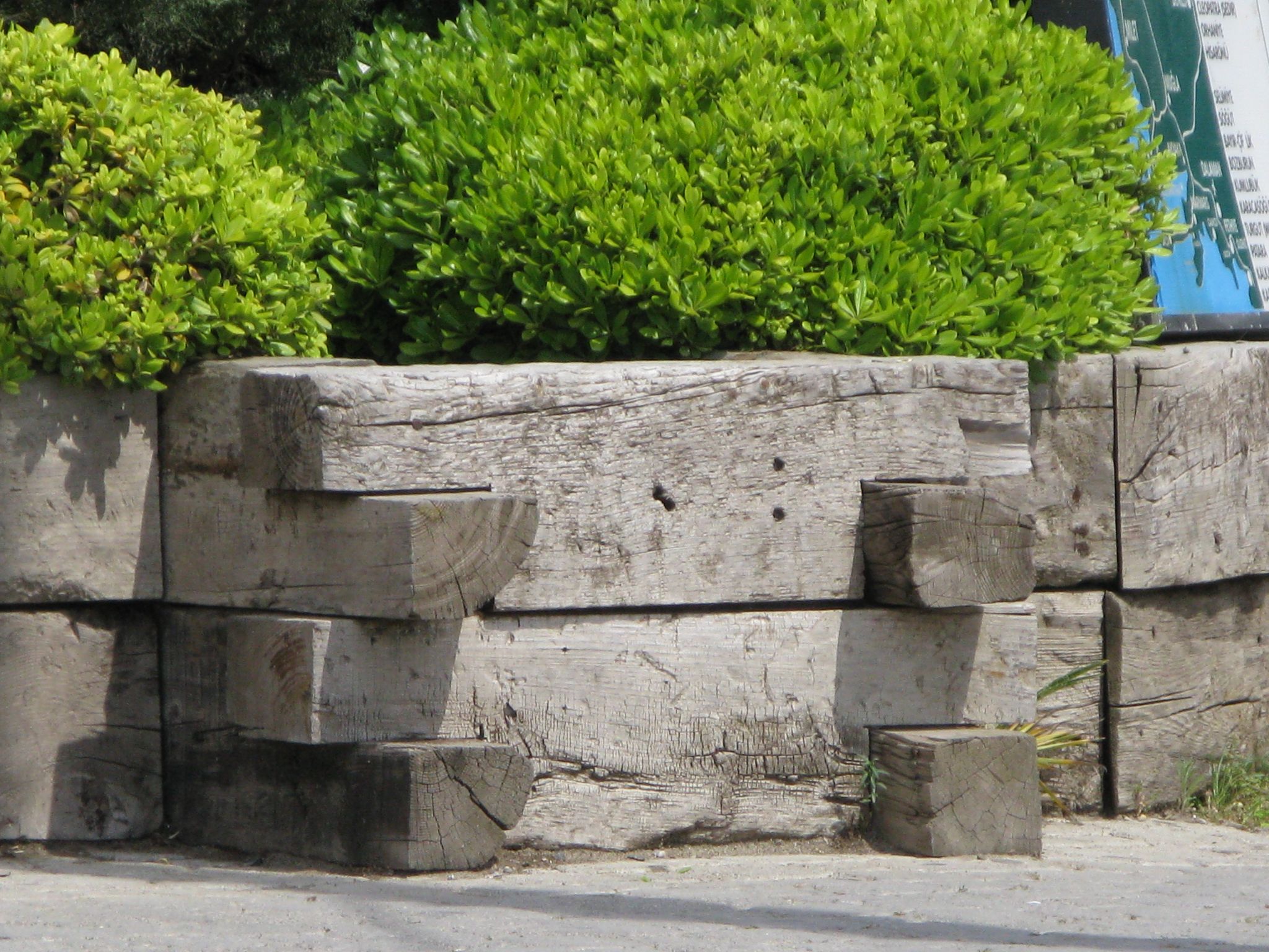 Ahşap Travers çiçeklik uygulamamız