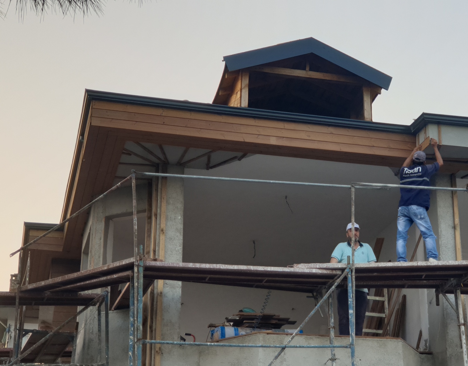 THERMOWOOD ÇATI ALIN ve SAÇAK KAPLAMA UYGULAMAMIZ