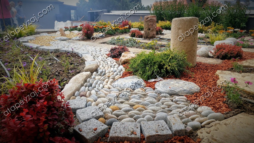 Showroom önü bahçesi