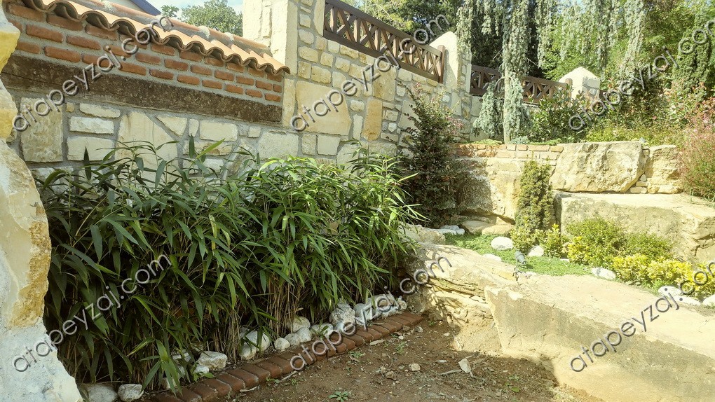 Bambu - Taş duvar - Ahşap çit