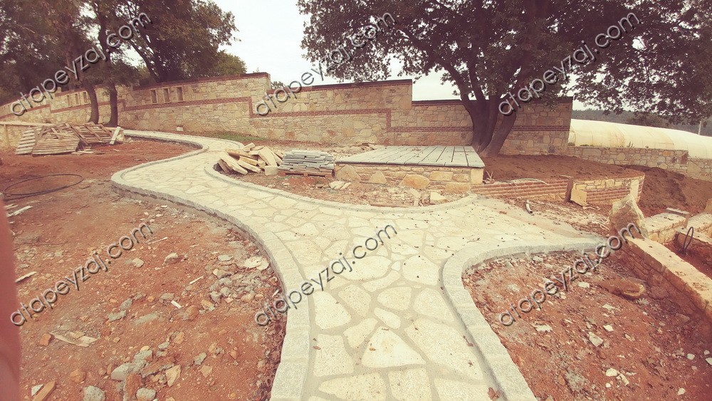 Eskitme beyaz kayrak yürüyüş yolu