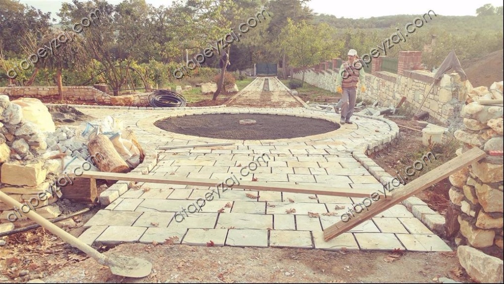 Ebatlı Kayrak  Araç giriş yolu- meydan