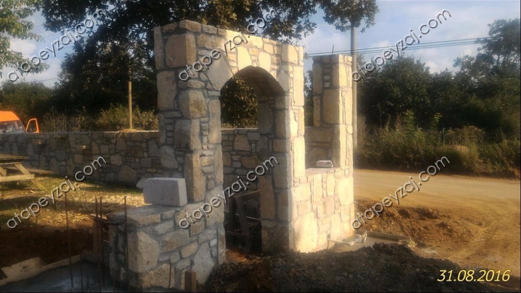 Taş duvar Giriş  Kapısı